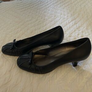Franco Sarto Size 8.5 Black Leather Pumps
